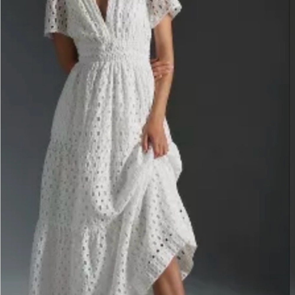 AnWhite Eyelet Maxi Dress with V-Neck